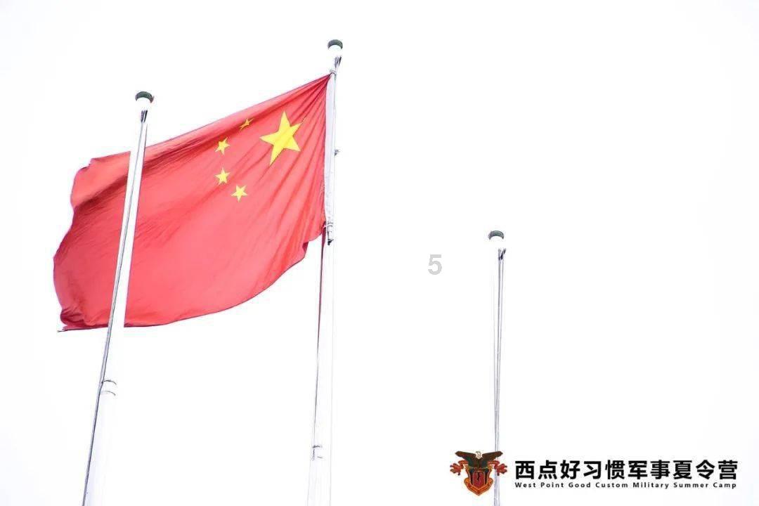 高清组图:备战春运,动车从“头”到“脚”忙体检